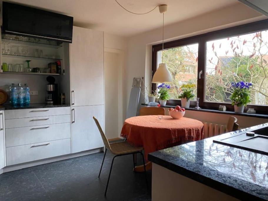 Geraeumiges 120M² Haus Mit Garten + Stellplatz ชตราลซุนด์ ภายนอก รูปภาพ